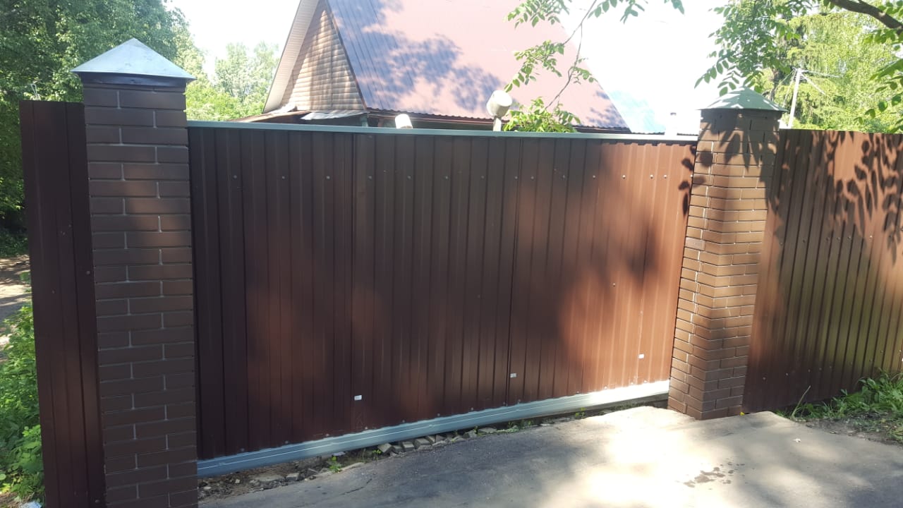 Панель, имитирующая кирпичный полный столб ПИКС коричневый  ворота